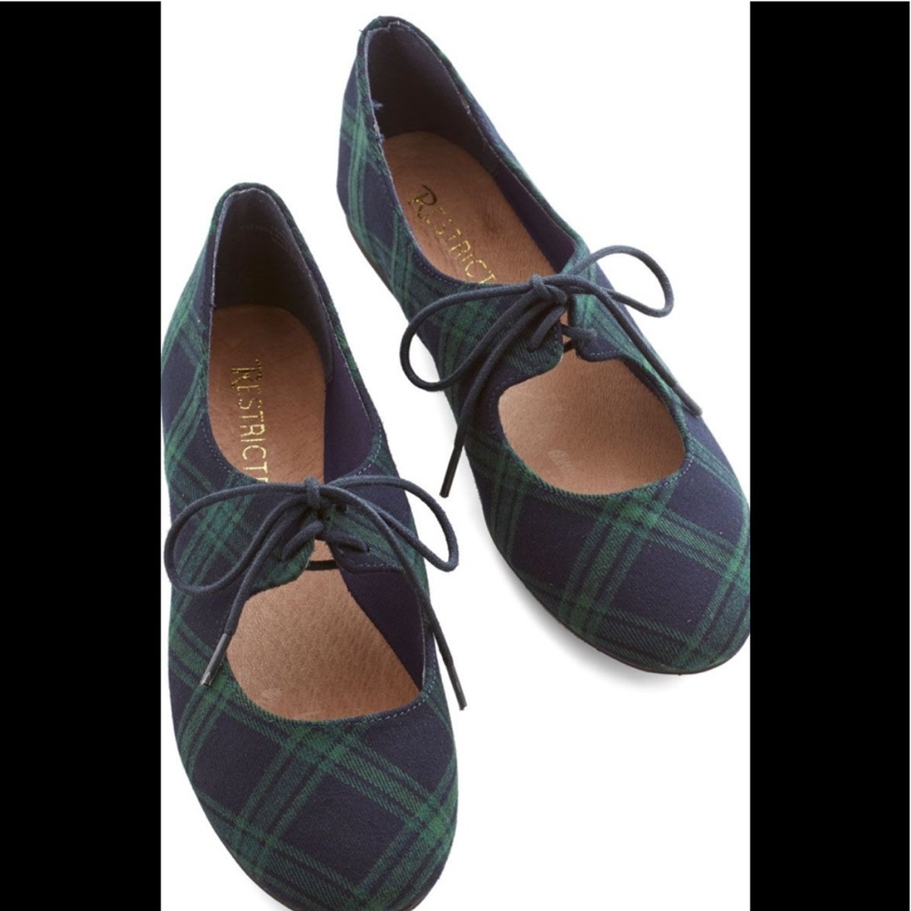 Restricted plaid flats, excellent condition
